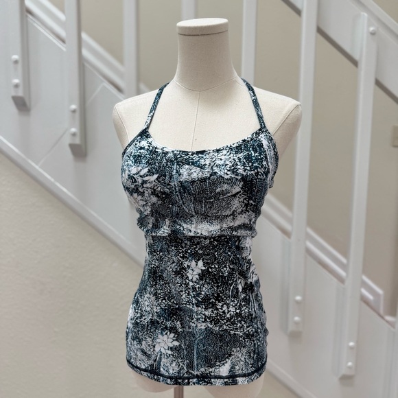 NWOT Lululemon Athletica White and Blue Pattern Power Y Sport Tank Size 4 - Picture 6 of 13